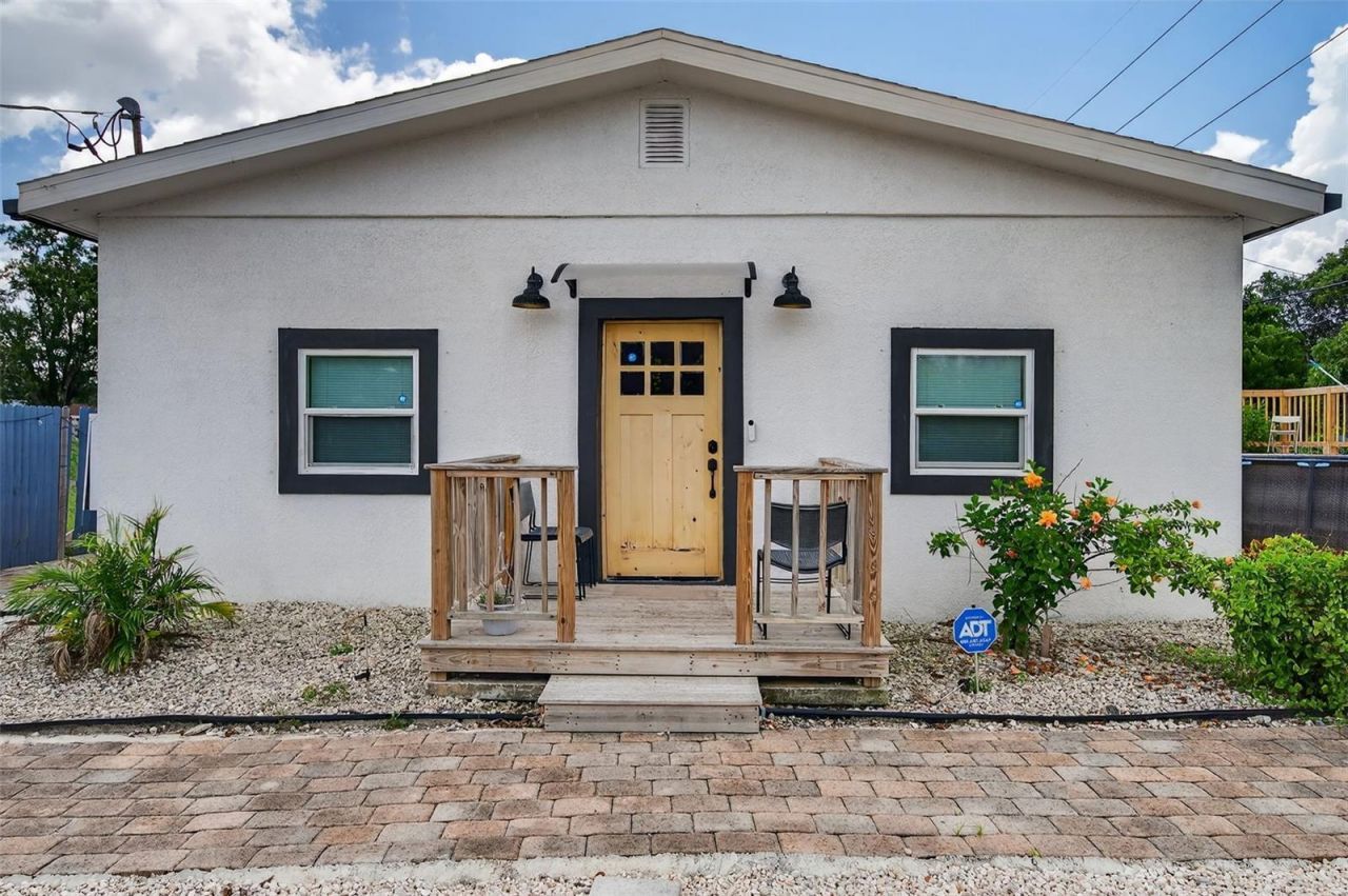 1726 W Humphrey Street, Tampa, FL 33604 Main Photo