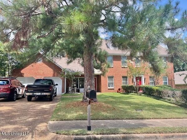 86 N Crownpointe Drive, Jackson, MS 39211