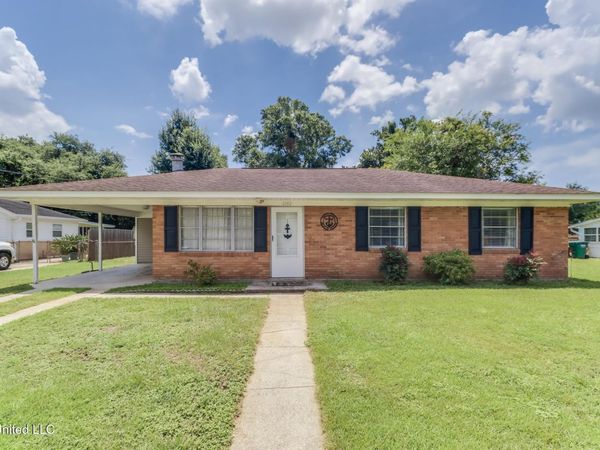 2182 Collins Boulevard, Gulfport, MS 39507