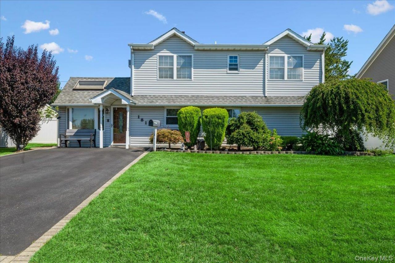 181 Springtime Lane N, Levittown, NY 11756 Main Photo
