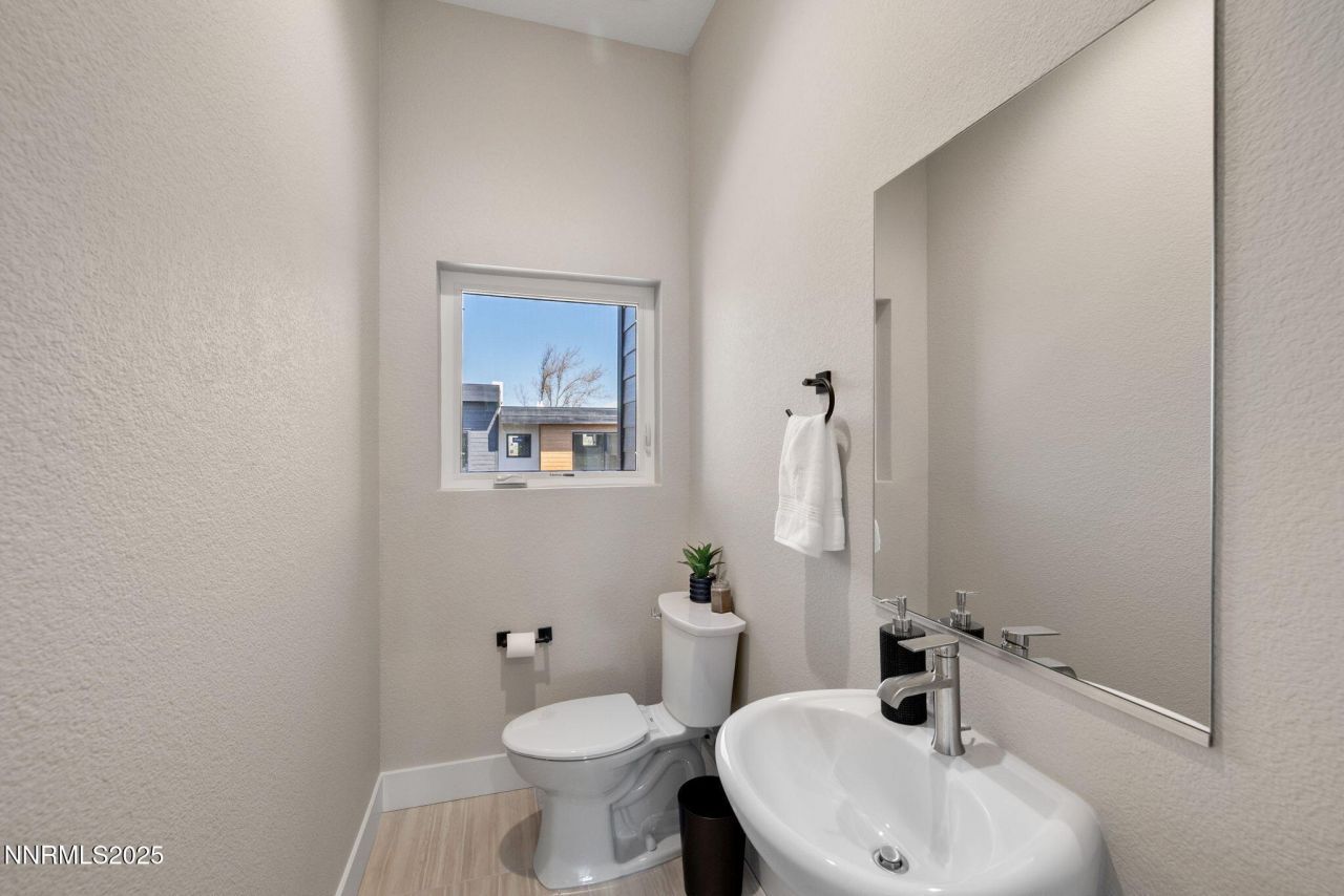 3834 Lakeside Drive, Unit 18, Reno, NV 89509 Photo