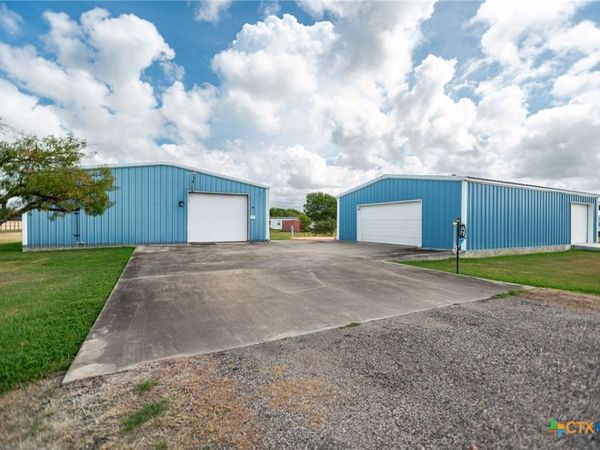 1112 W Dallas Avenue, Seadrift, TX 77983