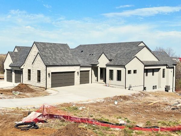 13751 Pembroke Lane, Leawood, KS 66224