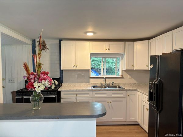 160 Van Tuyl Road, Barryville, NY 12719