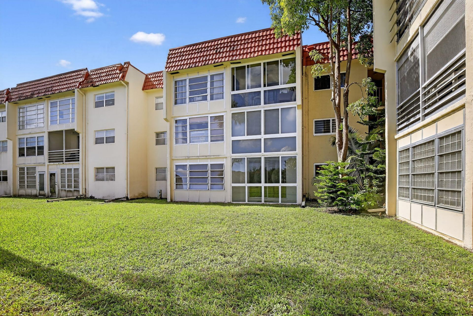 2951 Sunrise Lakes Drive E, Unit 107, Sunrise, FL 33322 Photo