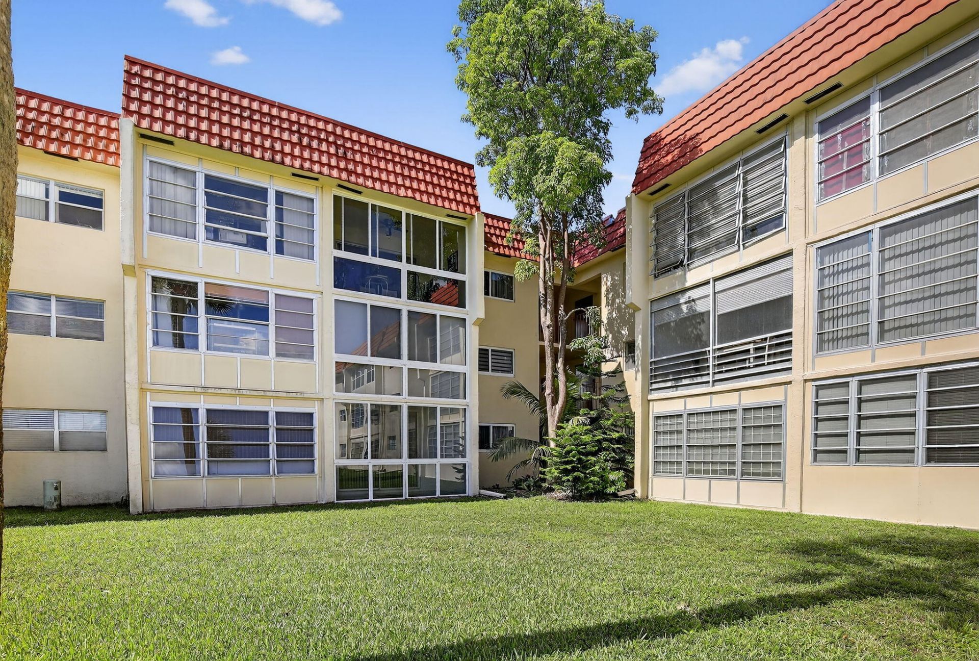 2951 Sunrise Lakes Drive E, Unit 107, Sunrise, FL 33322 Photo