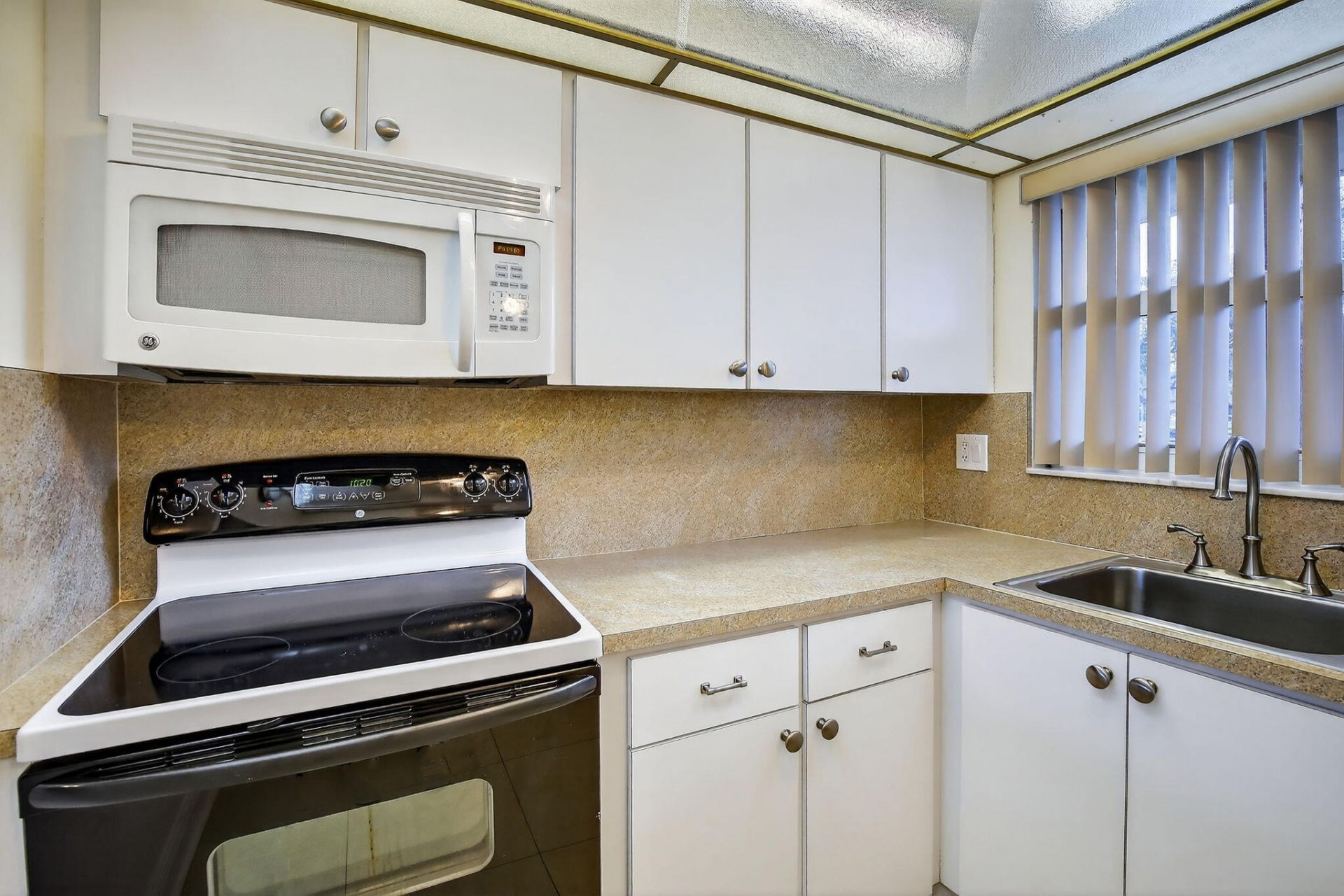 2951 Sunrise Lakes Drive E, Unit 107, Sunrise, FL 33322 Photo