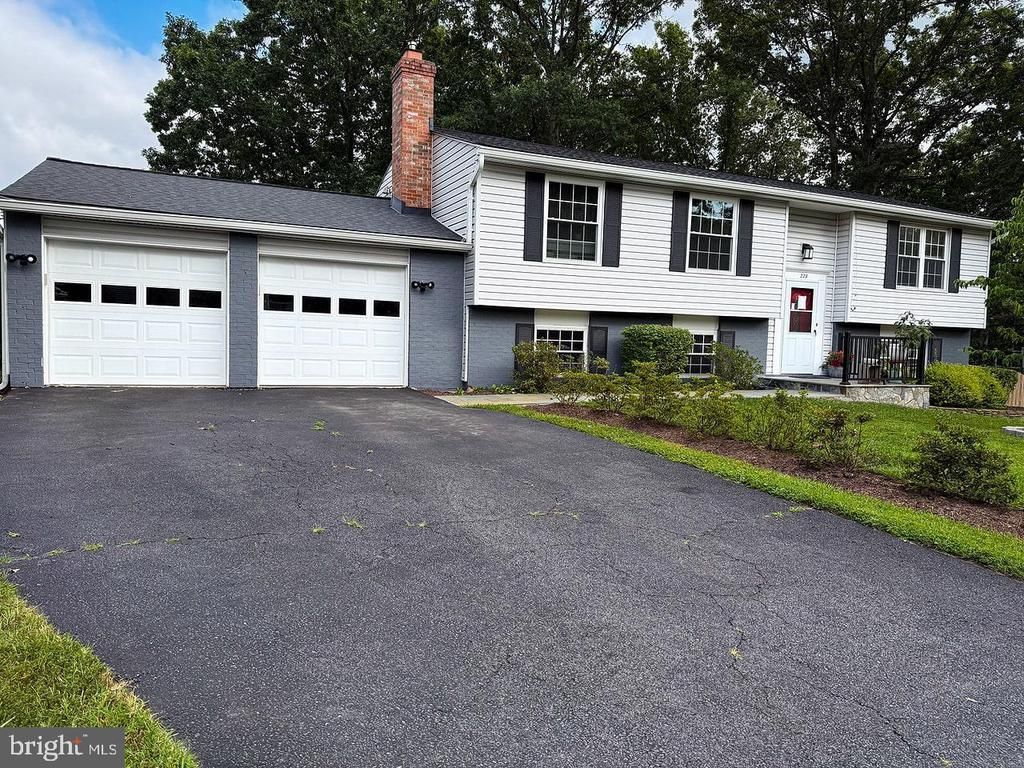 229 Applegate Drive, Sterling, VA 20164 Main Photo