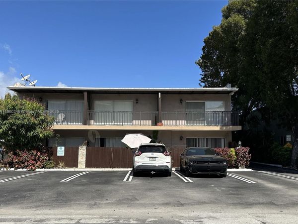 2313 NE 2nd St, Pompano Beach, FL 33062