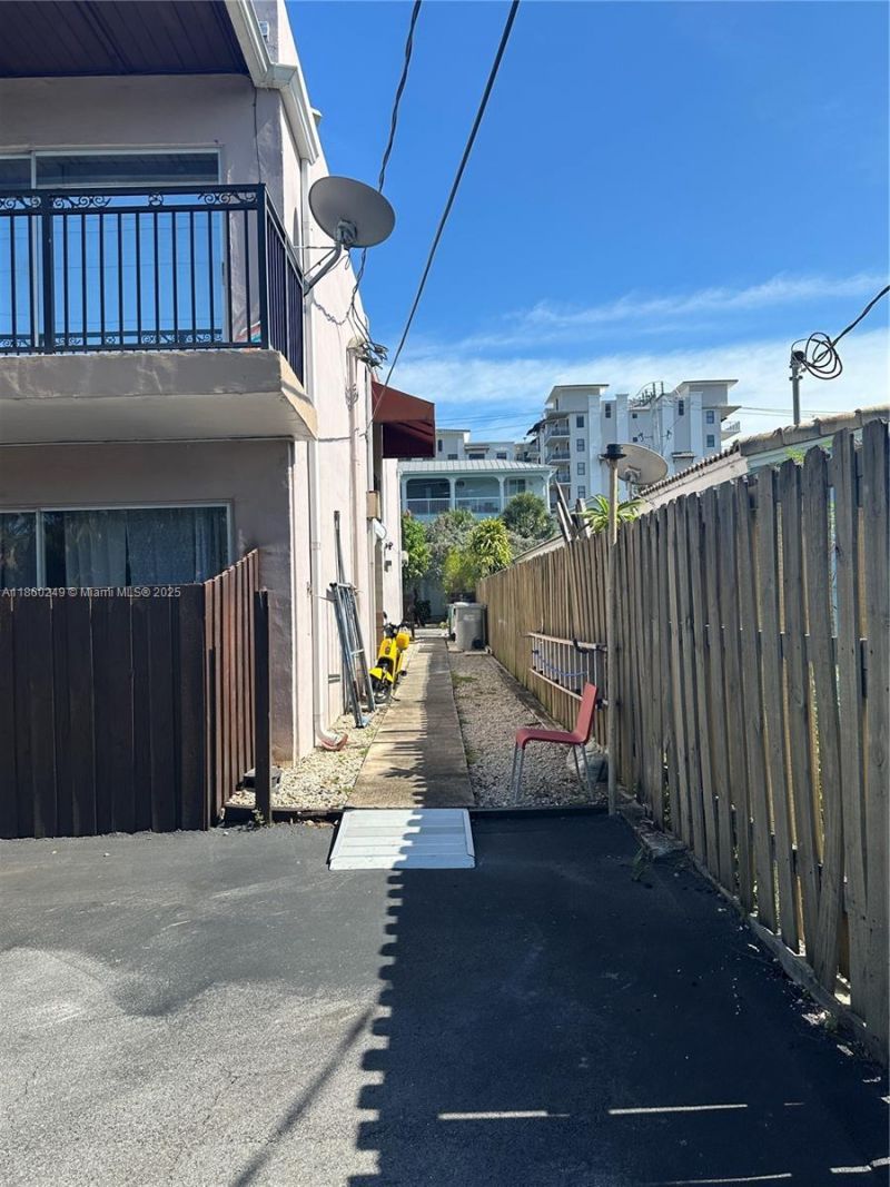 2313 NE 2nd St, Pompano Beach, FL 33062 Photo