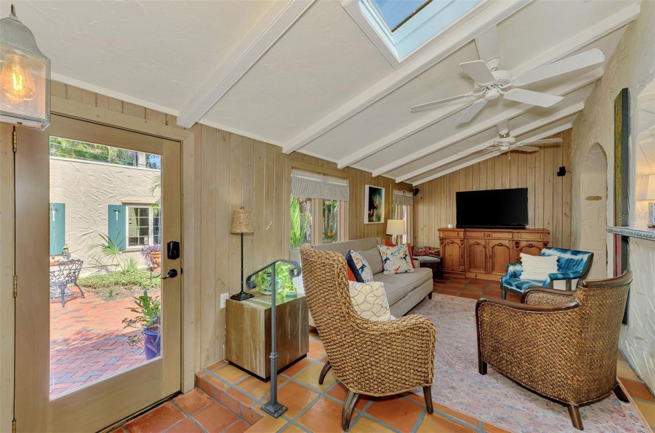 3838 Flores Avenue, Sarasota, FL 34239 Photo