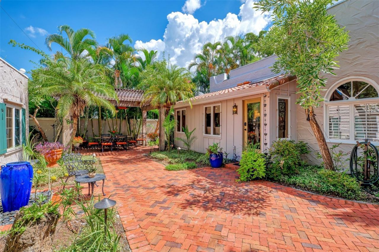 3838 Flores Avenue, Sarasota, FL 34239 Photo