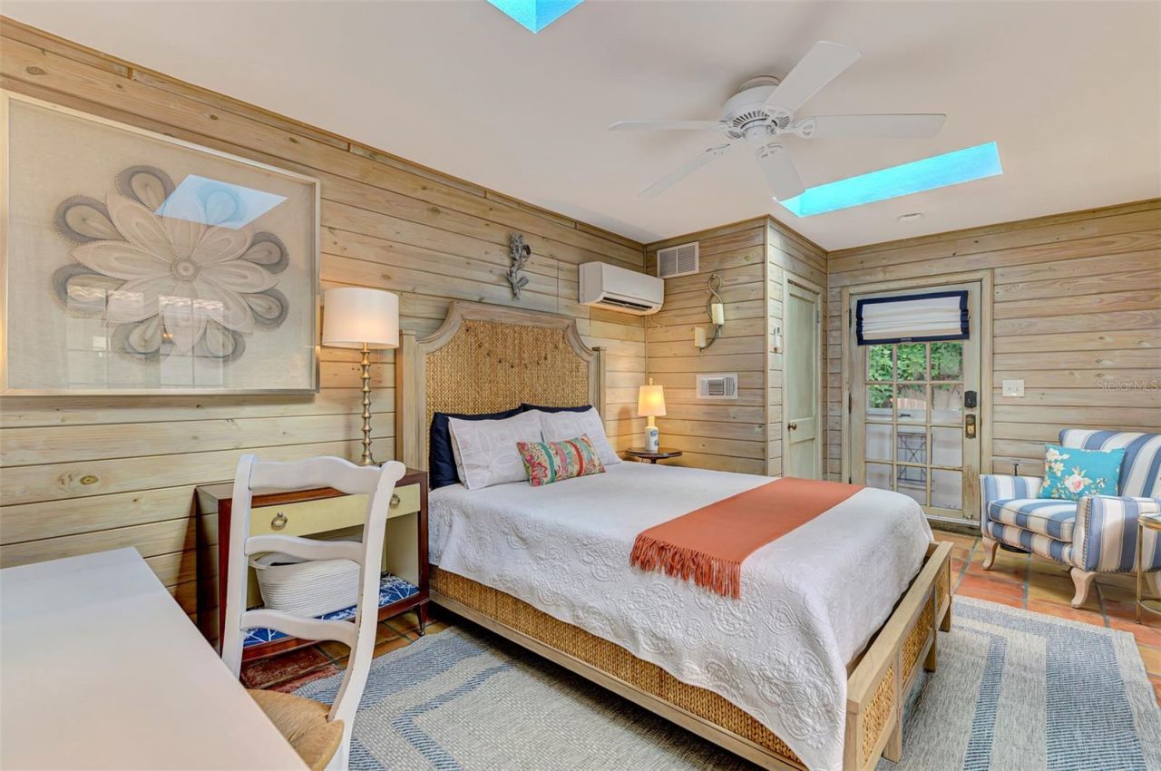 3838 Flores Avenue, Sarasota, FL 34239 Photo