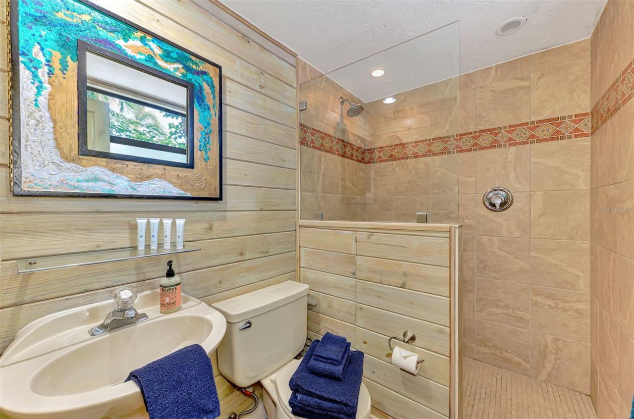 3838 Flores Avenue, Sarasota, FL 34239 Photo