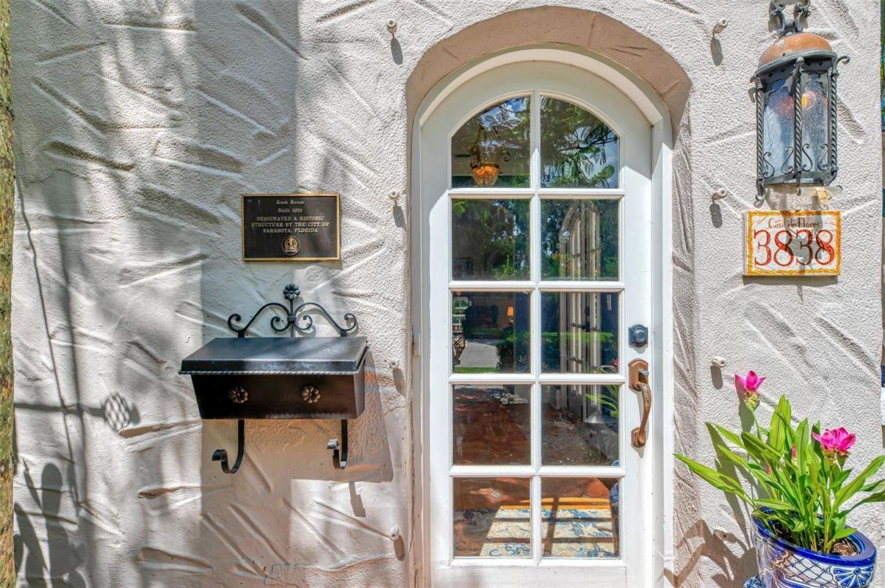 3838 Flores Avenue, Sarasota, FL 34239 Photo