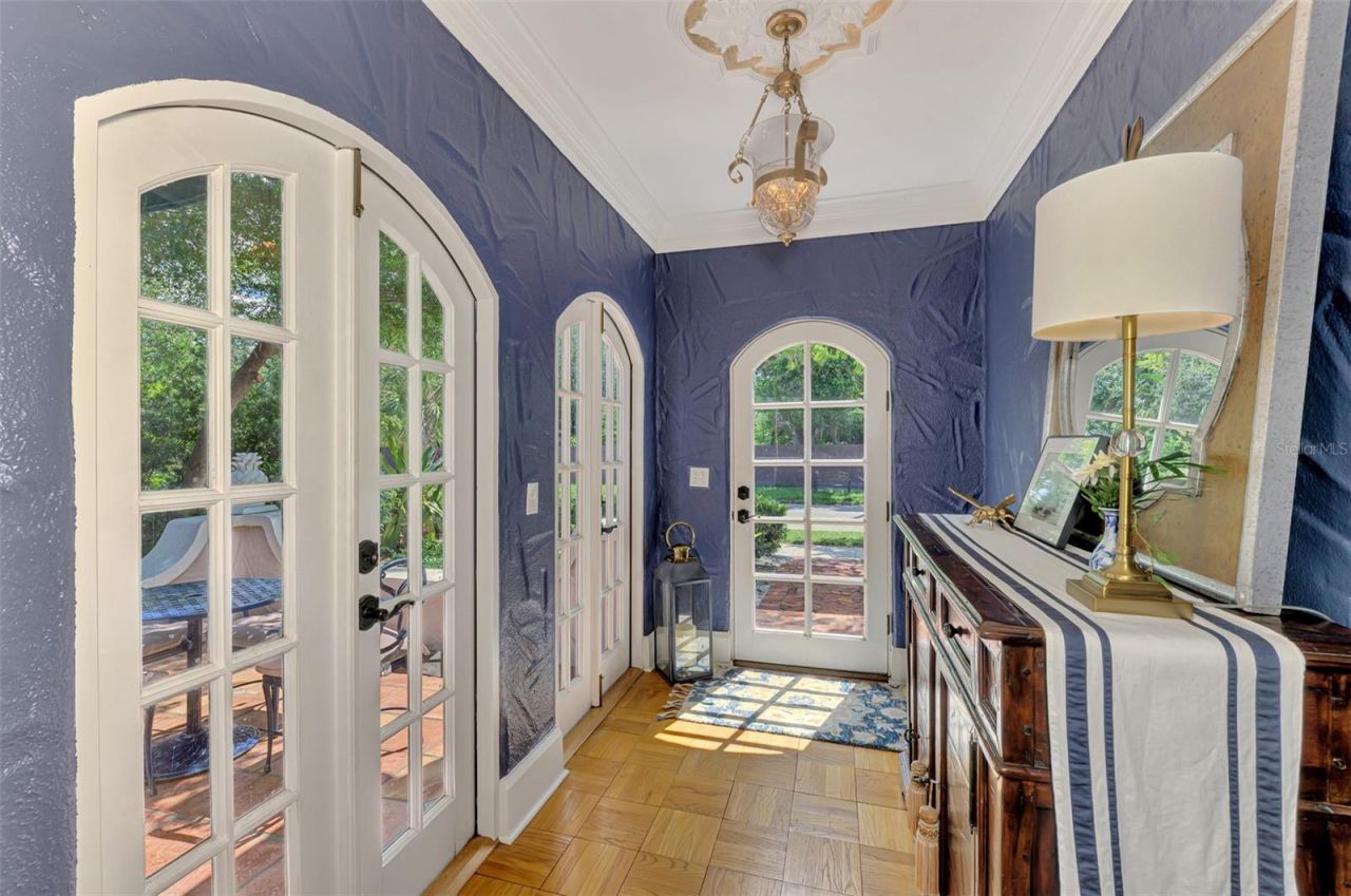 3838 Flores Avenue, Sarasota, FL 34239 Photo