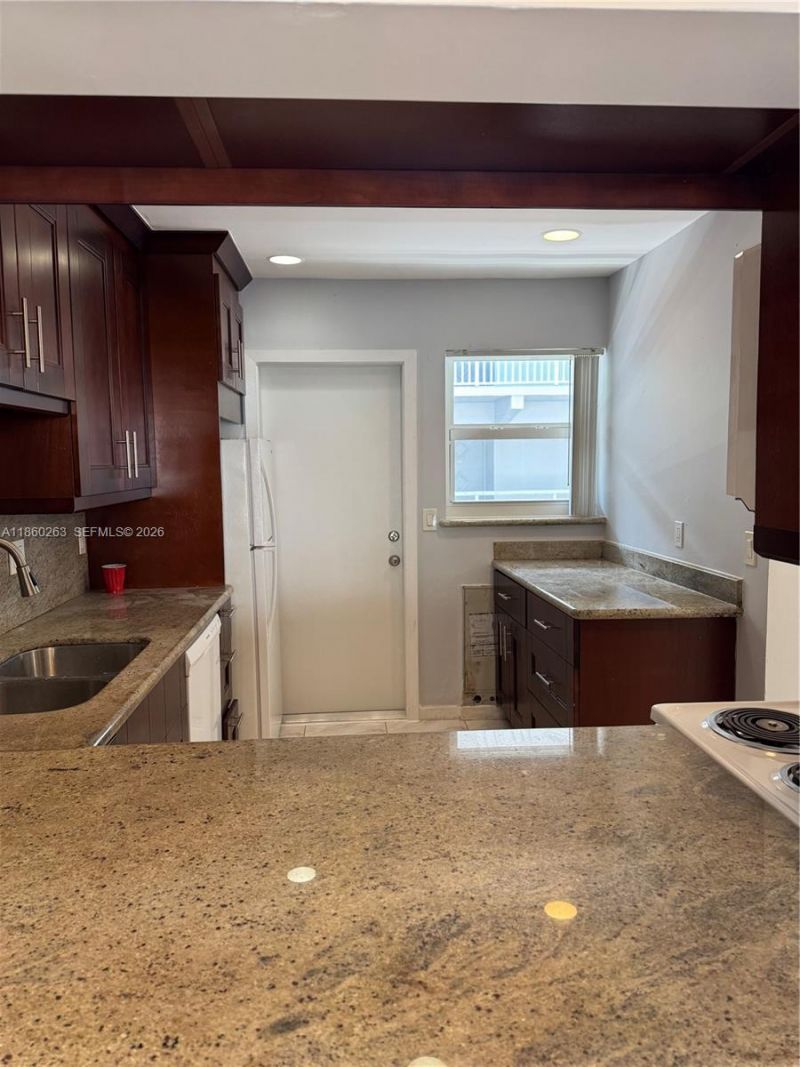 215 SE 3rd Ave, Unit 305A, Hallandale Beach, FL 33009 Photo