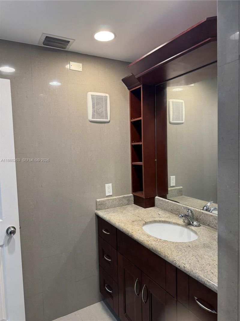 215 SE 3rd Ave, Unit 305A, Hallandale Beach, FL 33009 Photo