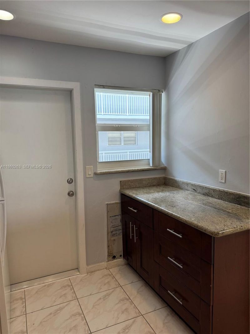 215 SE 3rd Ave, Unit 305A, Hallandale Beach, FL 33009 Photo
