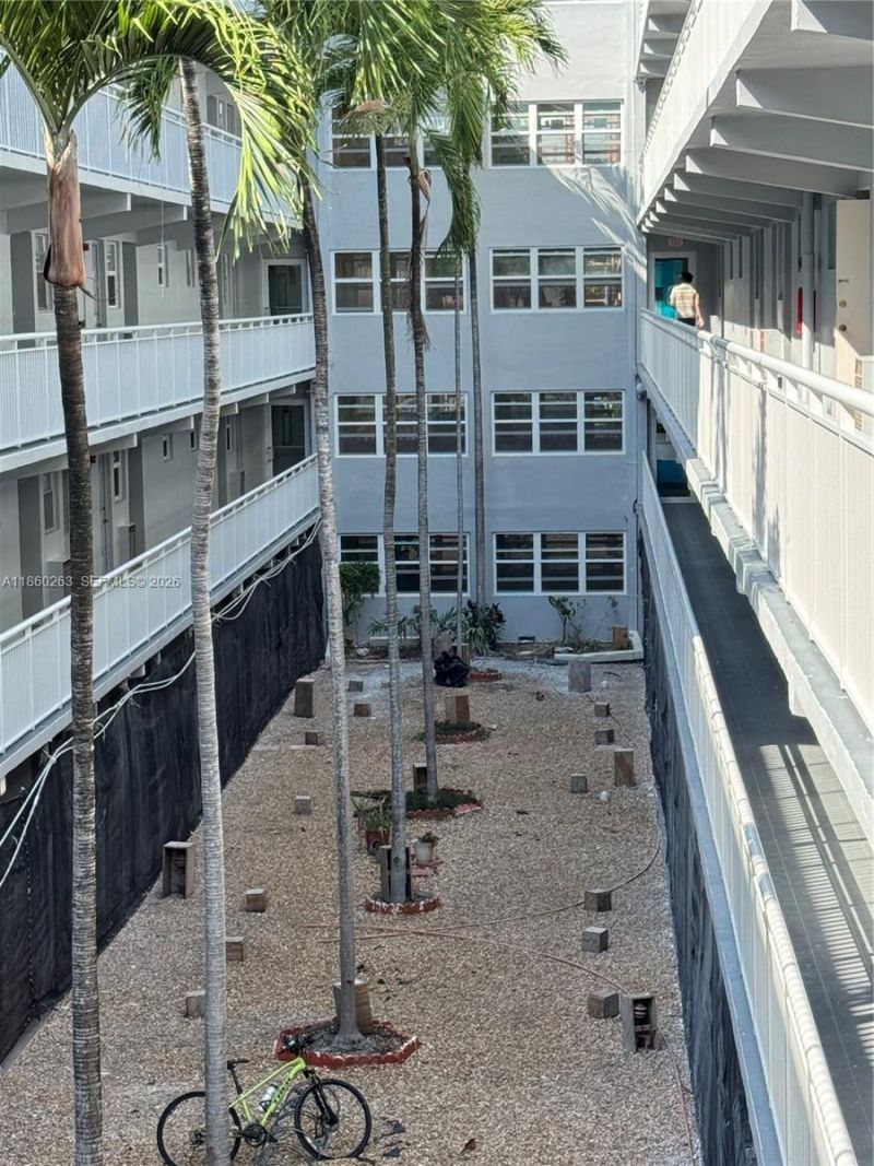 215 SE 3rd Ave, Unit 305A, Hallandale Beach, FL 33009 Photo