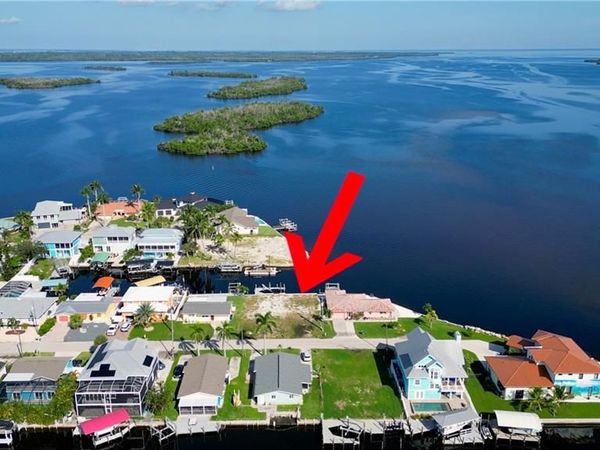 2864 TRIGGERFISH ST, MATLACHA, FL 33993