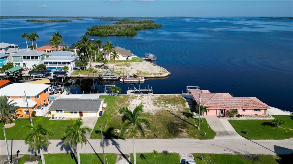 2864 Triggerfish St, Matlacha, FL 33993 Photo