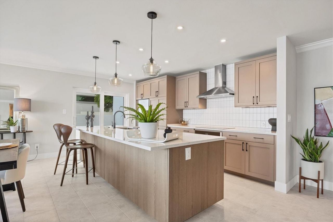 226 Golden Gate Point, Unit 12, Sarasota, FL 34236 Photo