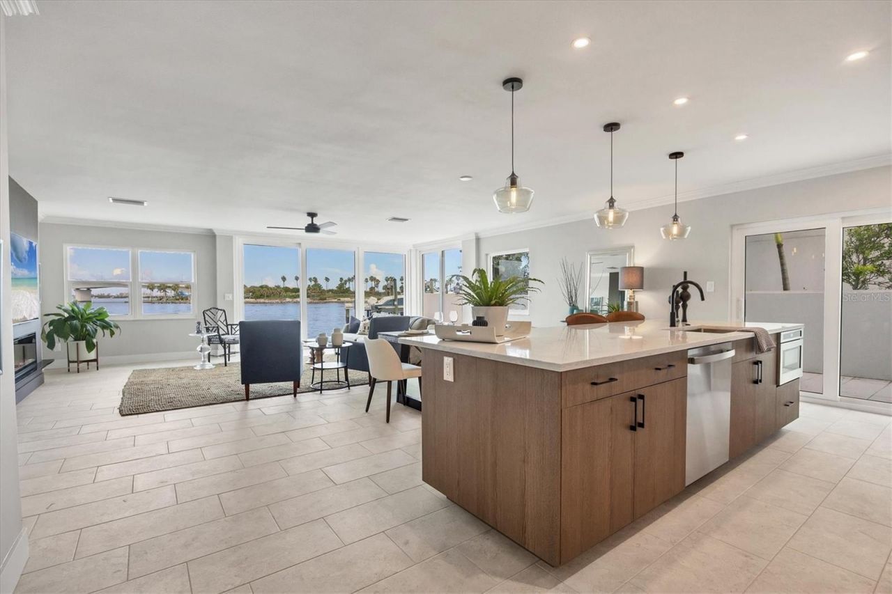 226 Golden Gate Point, Unit 12, Sarasota, FL 34236 Photo