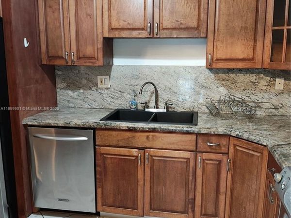 9735 NW 52nd St, Unit 411, Doral, FL 33178