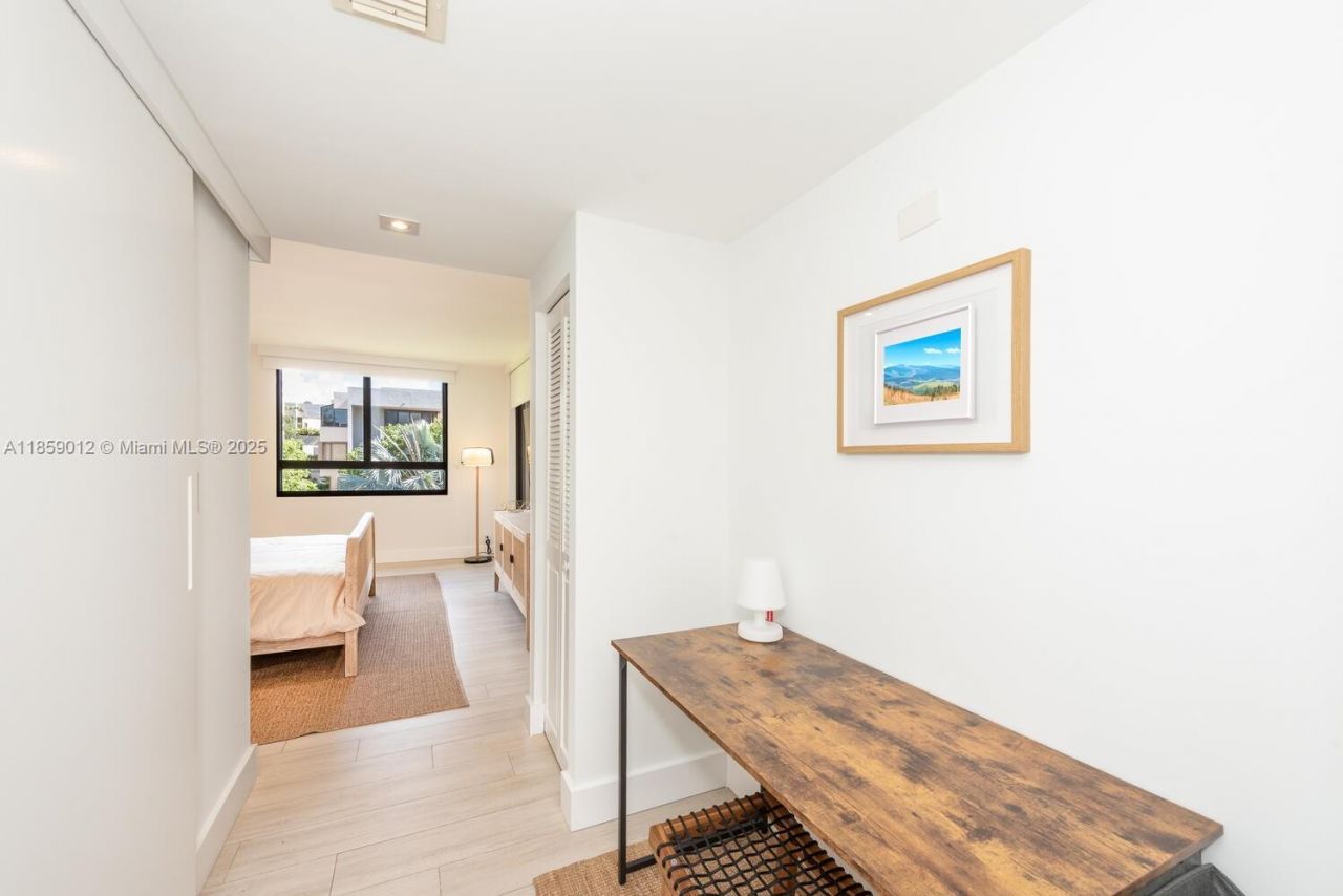 181 Crandon Blvd, Unit 306, Key Biscayne, FL 33149 Photo