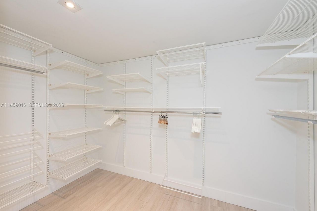 181 Crandon Blvd, Unit 306, Key Biscayne, FL 33149 Photo