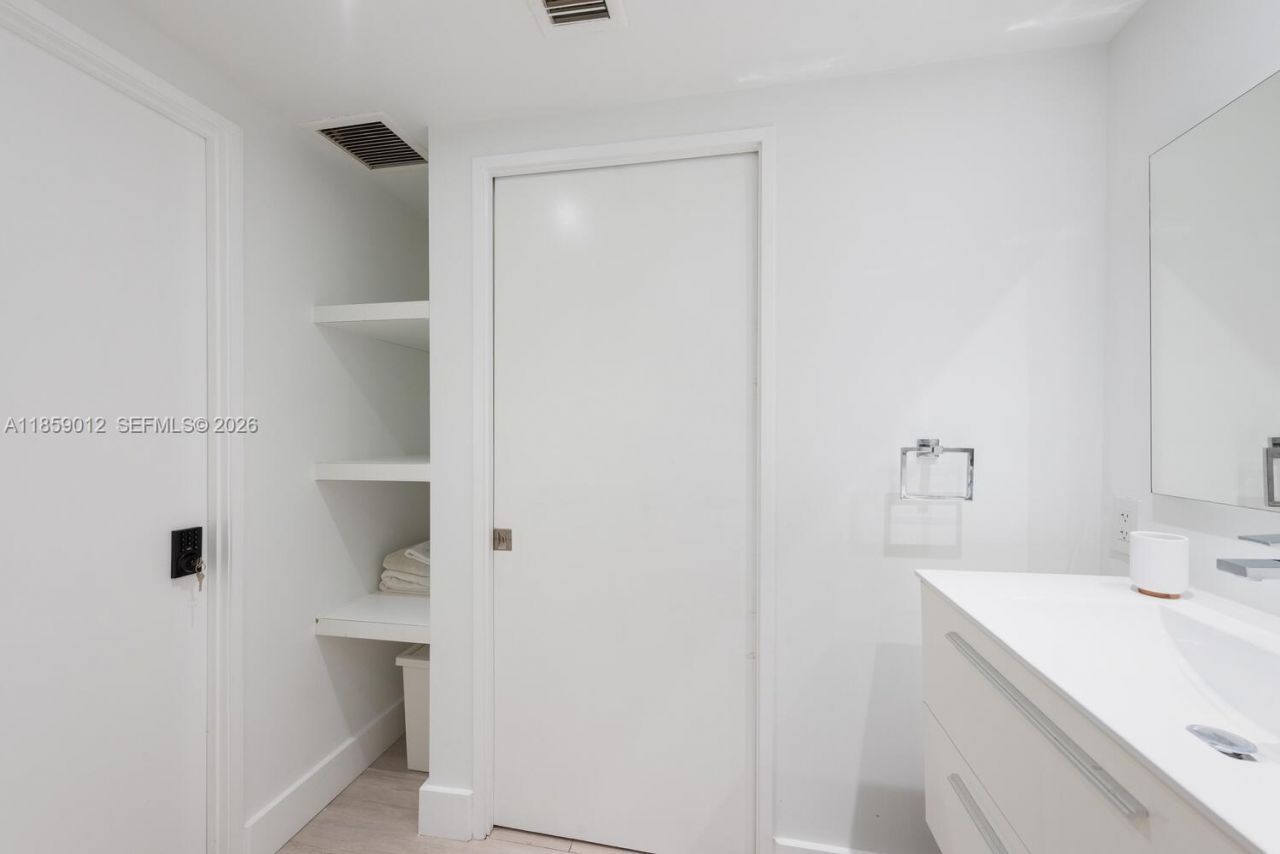 181 Crandon Blvd, Unit 306, Key Biscayne, FL 33149 Photo