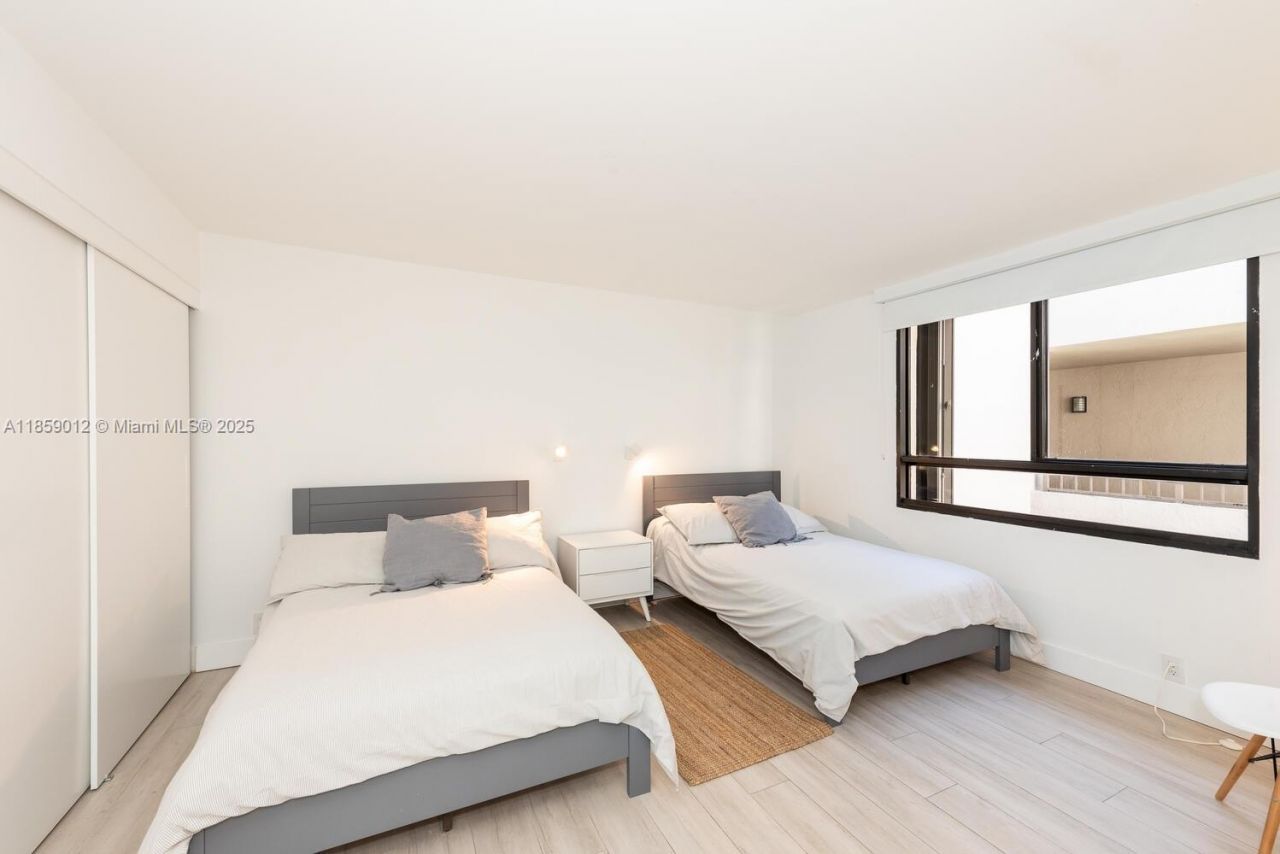 181 Crandon Blvd, Unit 306, Key Biscayne, FL 33149 Photo