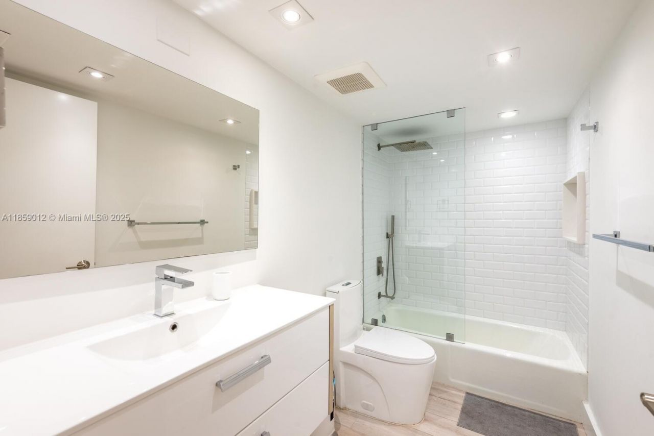 181 Crandon Blvd, Unit 306, Key Biscayne, FL 33149 Photo