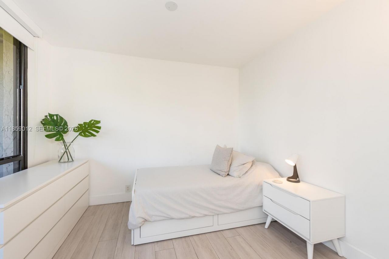 181 Crandon Blvd, Unit 306, Key Biscayne, FL 33149 Photo