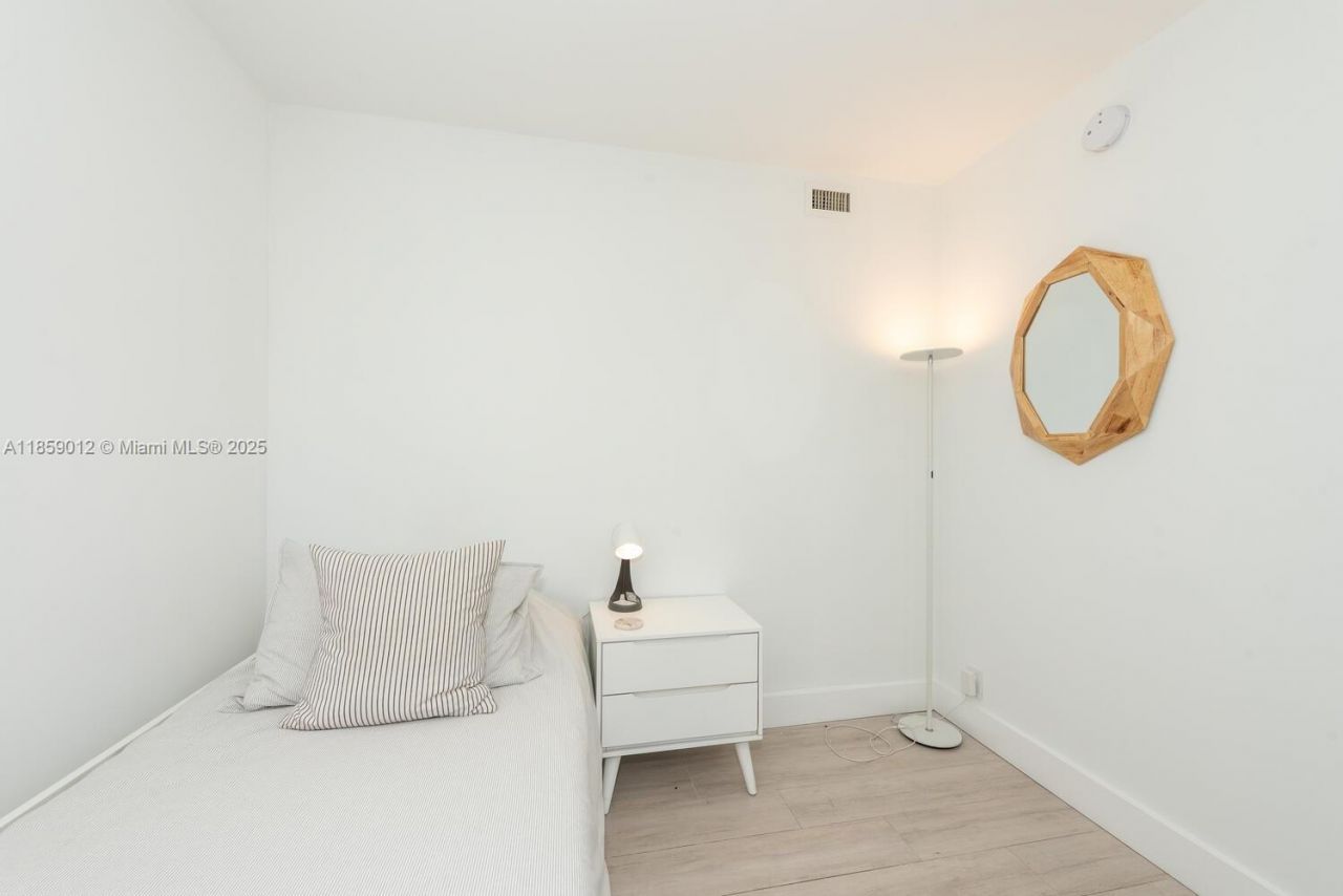 181 Crandon Blvd, Unit 306, Key Biscayne, FL 33149 Photo