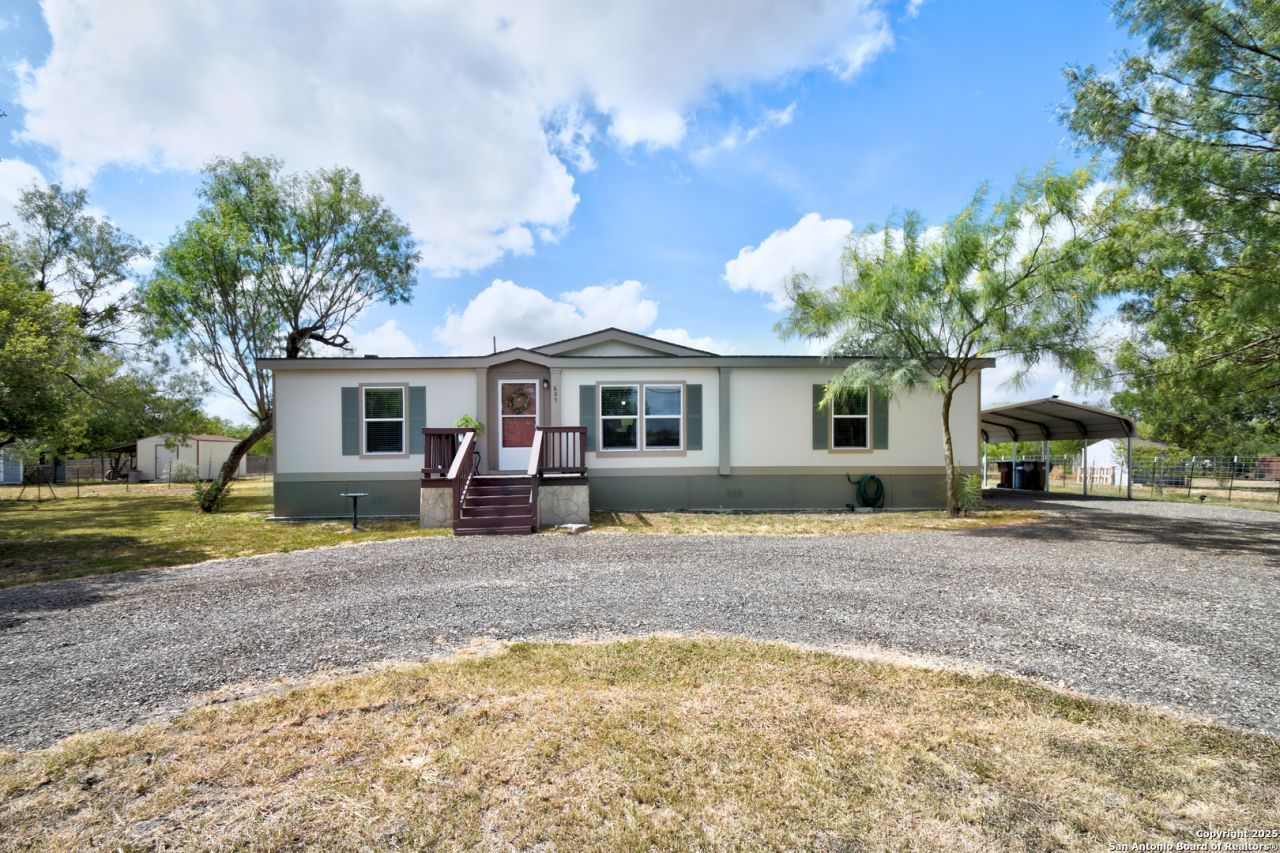 605 County Road 3821, San Antonio, TX 78253 Main Photo