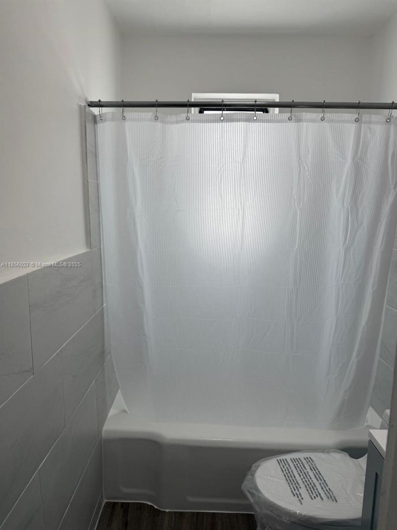 1432 NE 163rd St, Unit 2, North Miami Beach, FL 33162 Photo