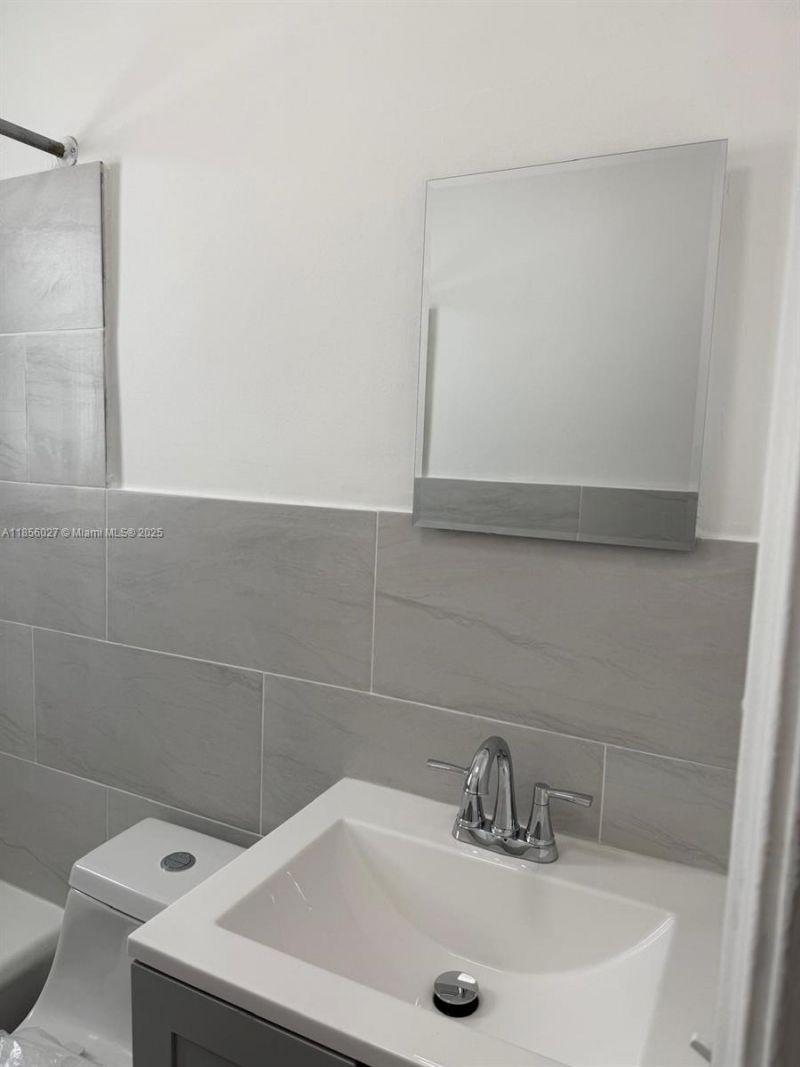 1432 NE 163rd St, Unit 2, North Miami Beach, FL 33162 Photo