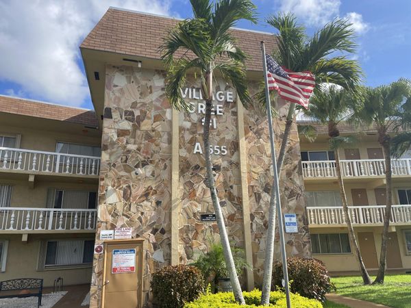 555 Purdy Lane, Unit 203, Palm Springs, FL 33461