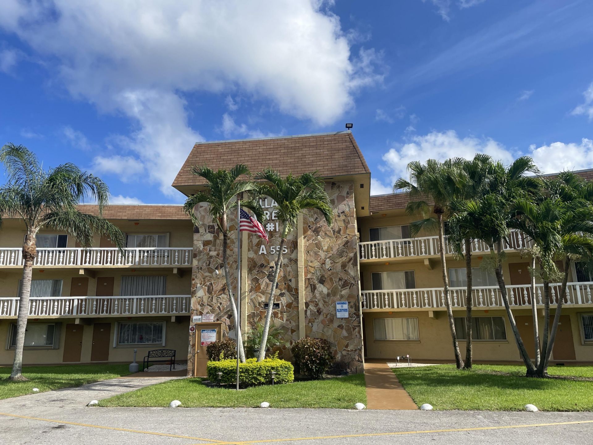 555 Purdy Lane, Unit 203, Palm Springs, FL 33461 Photo