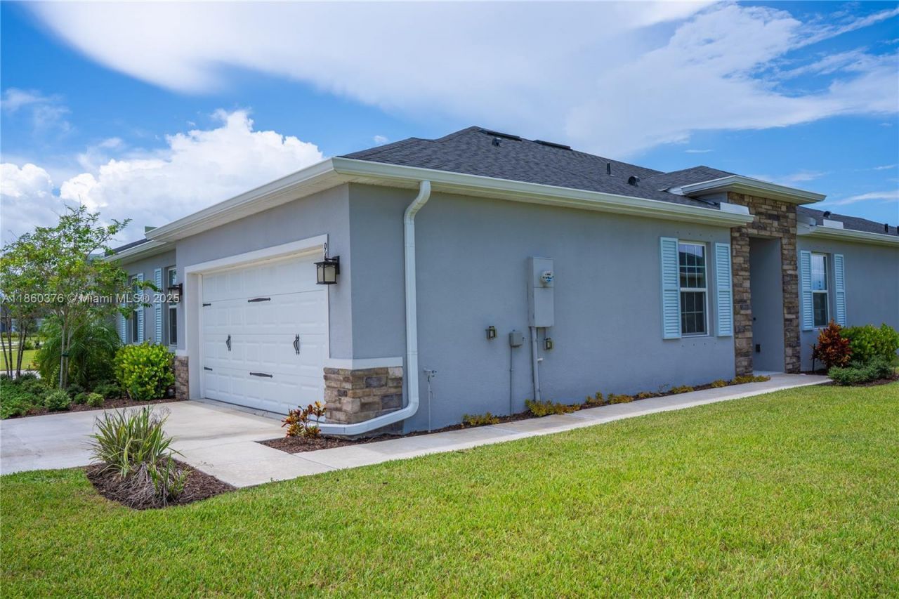 9454 SW Libertas Way, Port Saint Lucie, FL 34987 Photo