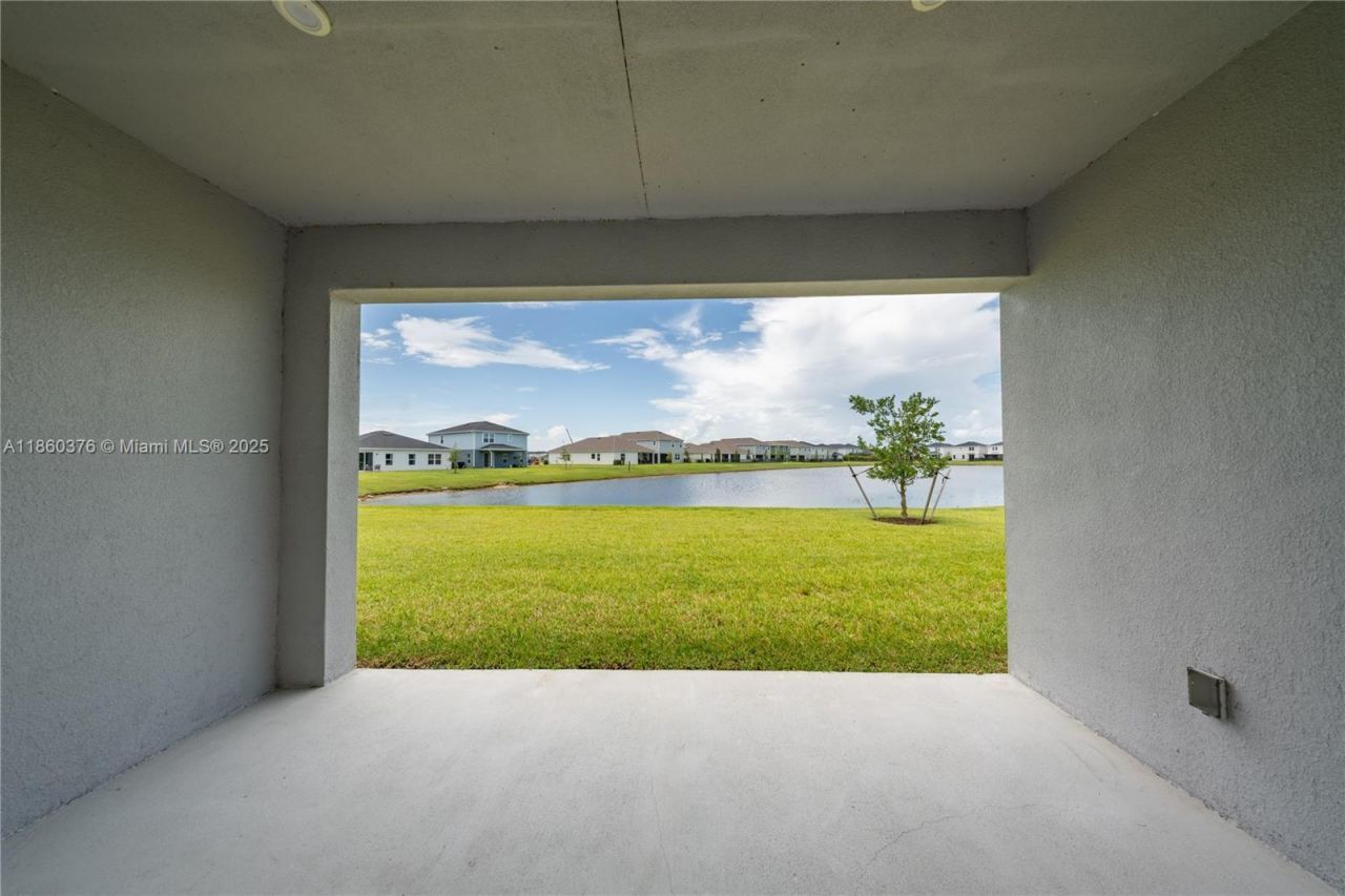 9454 SW Libertas Way, Port Saint Lucie, FL 34987 Photo