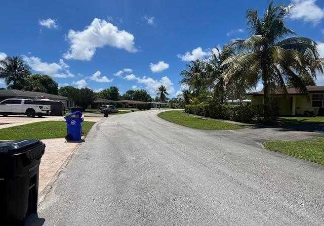 330 Long Island Avenue, Fort Lauderdale, FL 33312 Photo