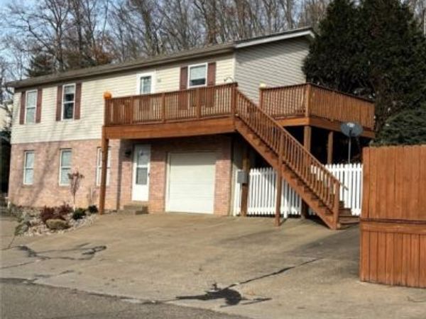 527 Ridge Avenue NE, New Philadelphia, OH 44663