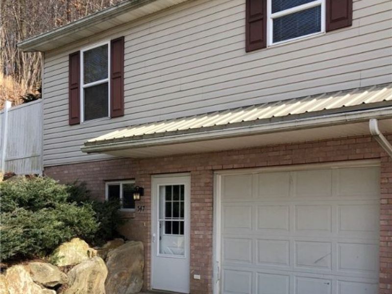 527 Ridge Avenue NE, New Philadelphia, OH 44663 Photo 2