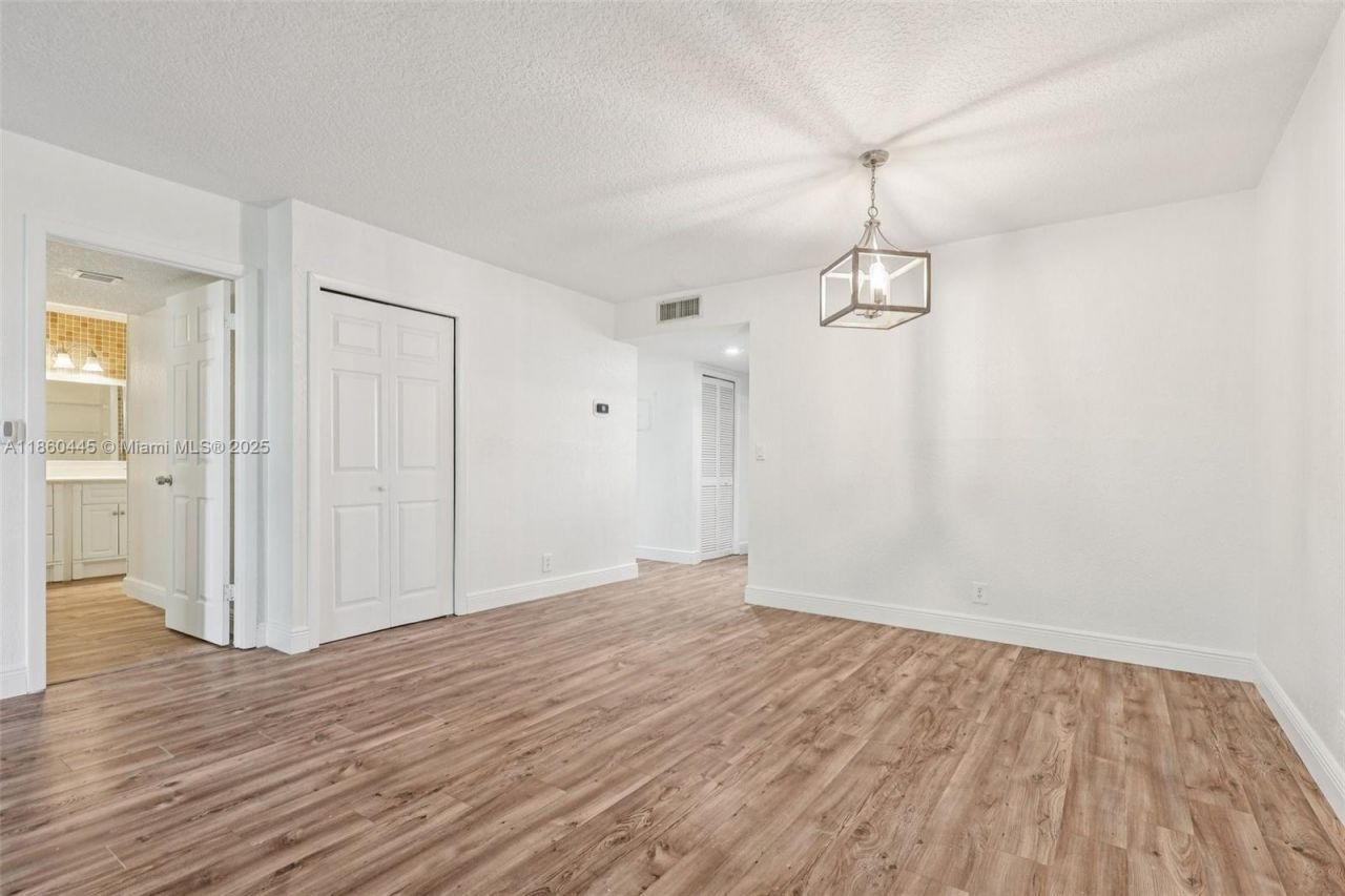 195 Lakeview Dr, Unit 105, Weston, FL 33326 Photo