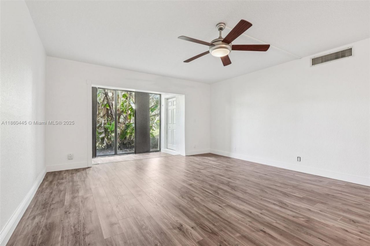 195 Lakeview Dr, Unit 105, Weston, FL 33326 Photo