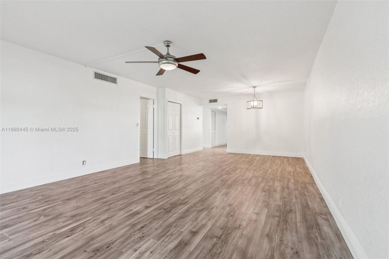 195 Lakeview Dr, Unit 105, Weston, FL 33326 Photo