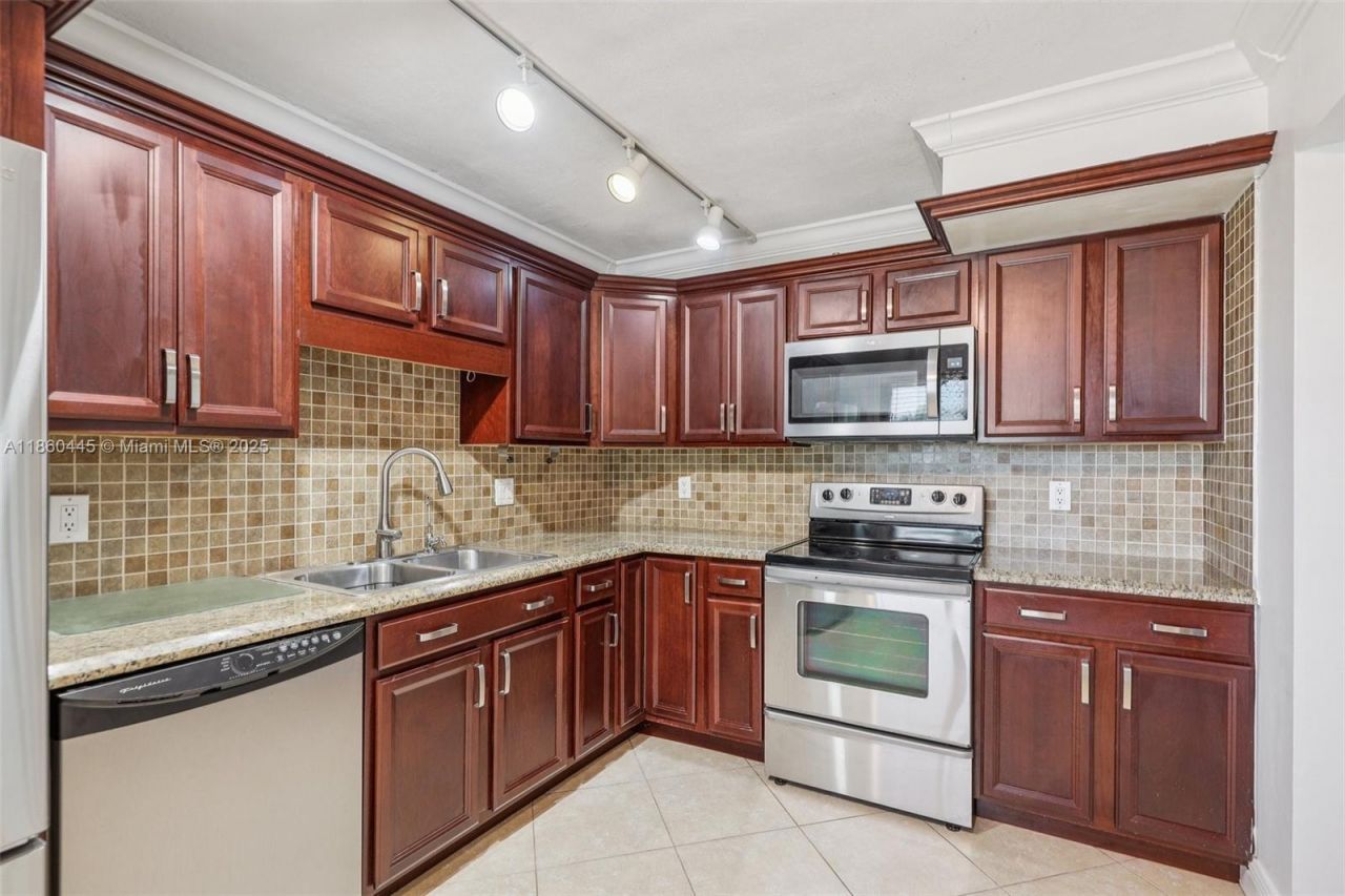 195 Lakeview Dr, Unit 105, Weston, FL 33326 Photo